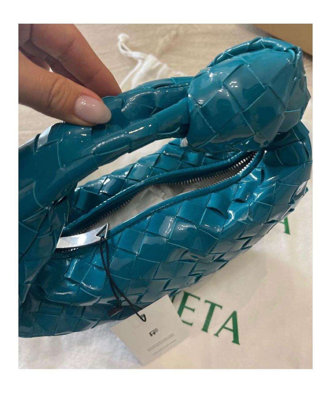 BOTTEGA VENETA Бирюзовая сумка с короткими ручками из лакированной кожи, фото 3