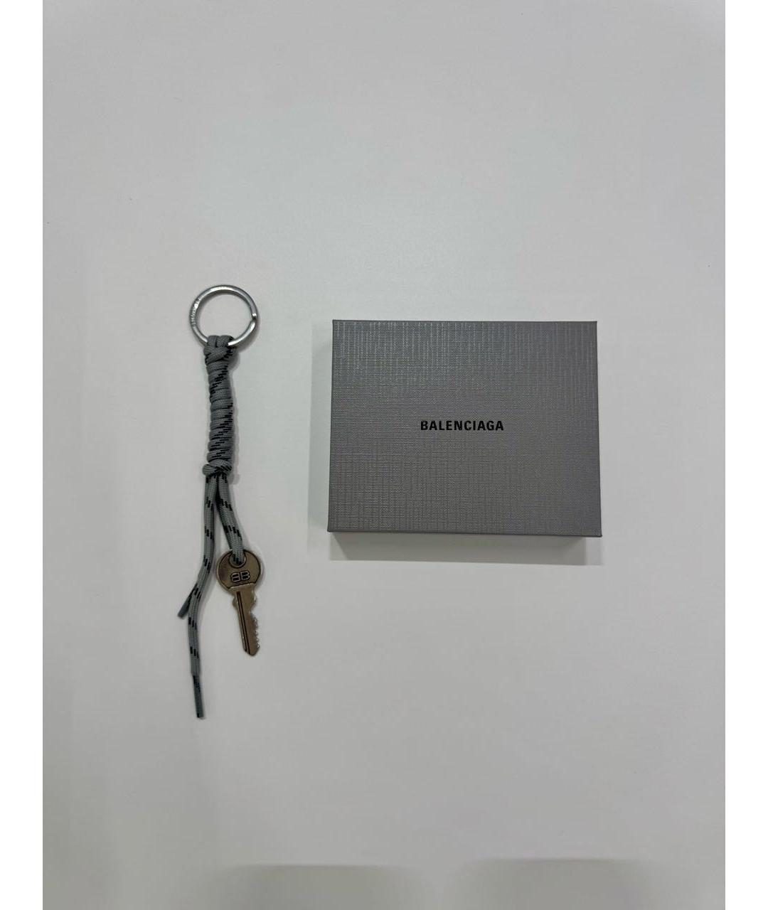 BALENCIAGA Серый брелок, фото 2