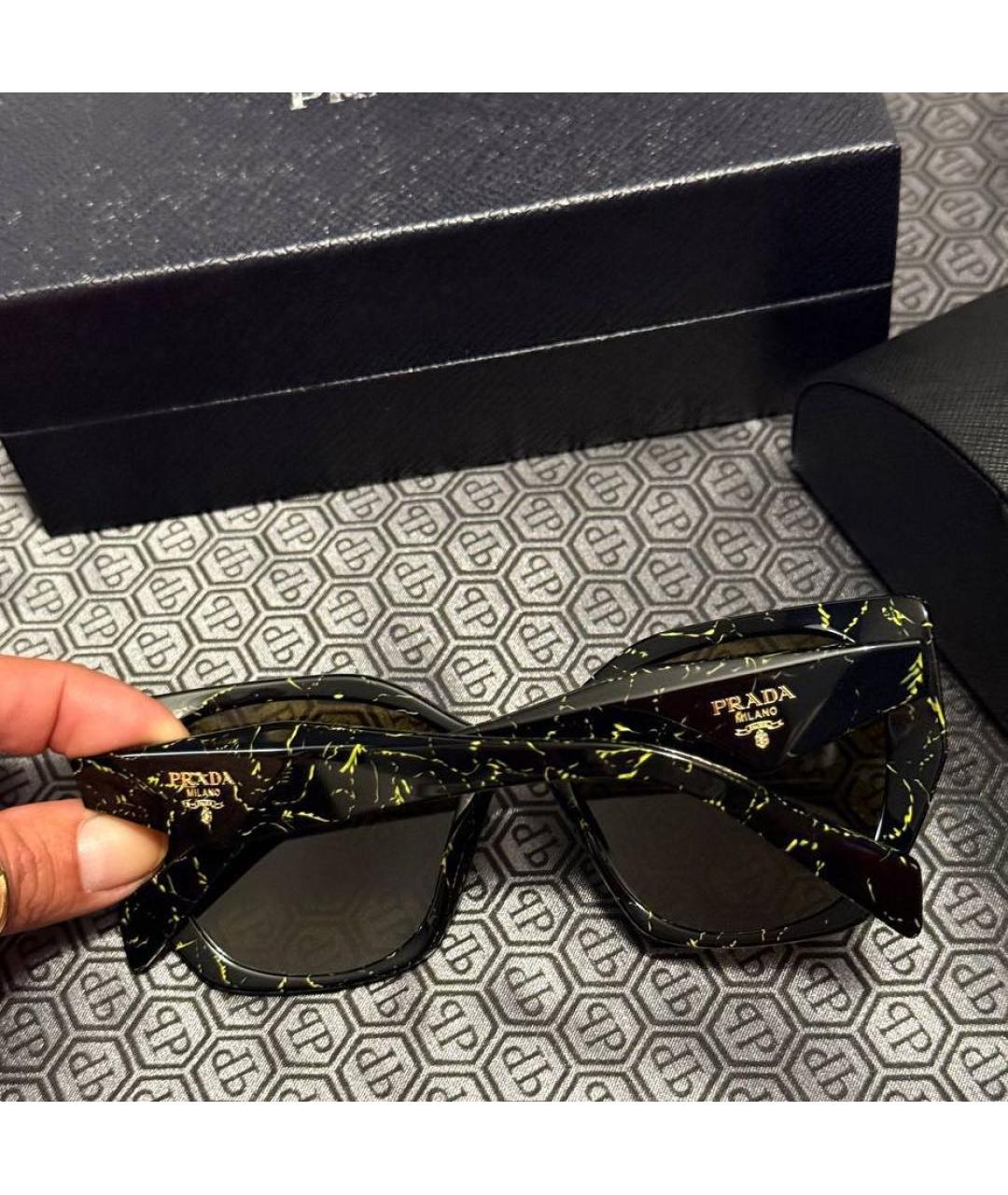 PRADA Черные пластиковые солнцезащитные очки, фото 2