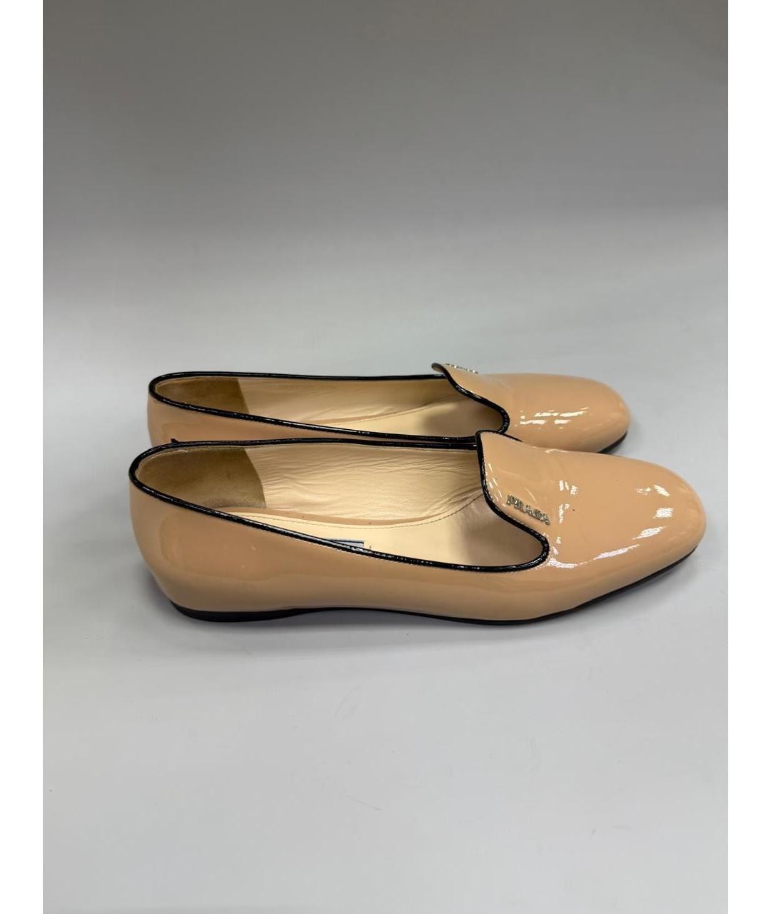 PRADA Бежевые лоферы из лакированной кожи, фото 10