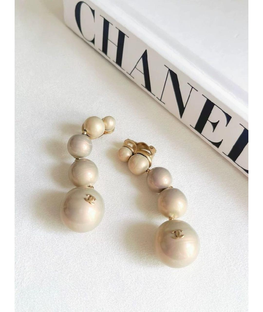 CHANEL Белые серьги, фото 5