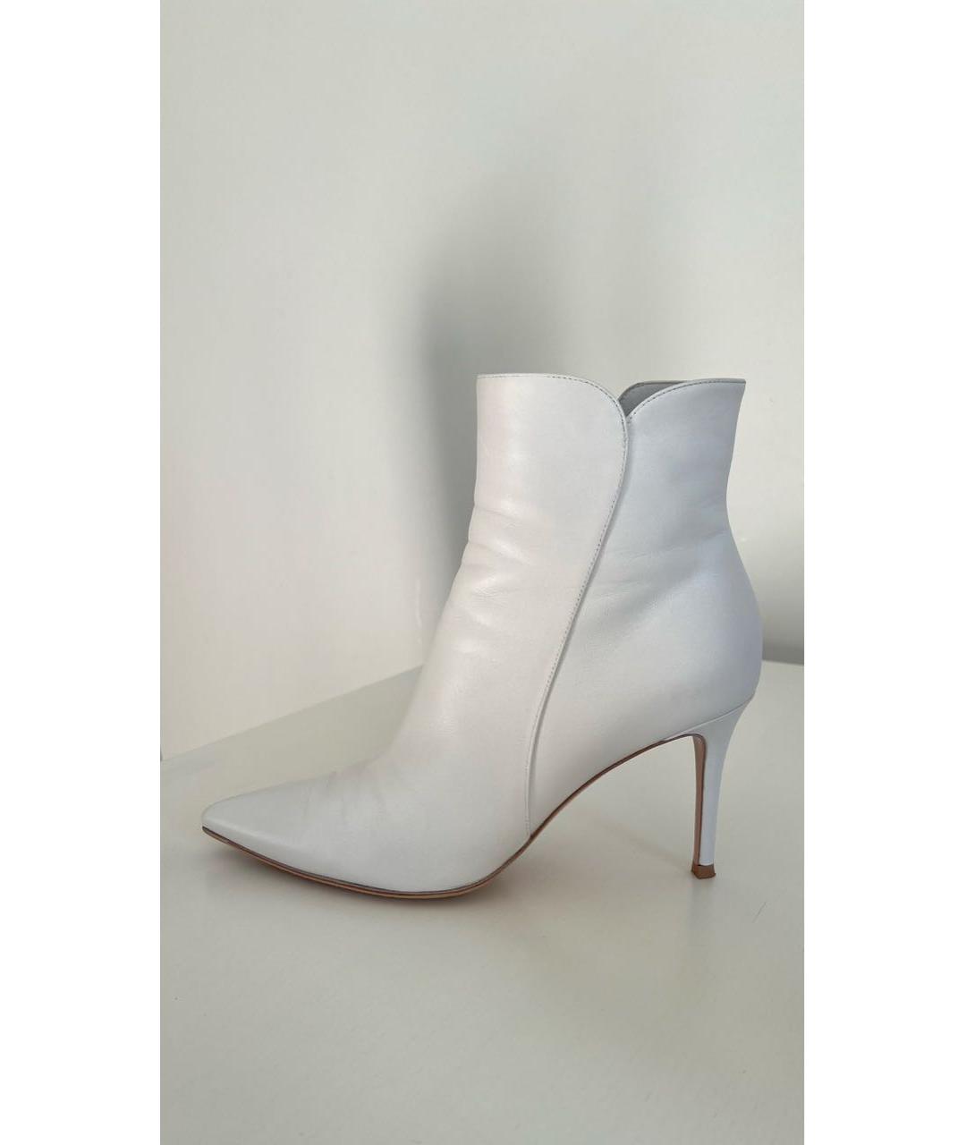 GIANVITO ROSSI Белые кожаные ботильоны, фото 9