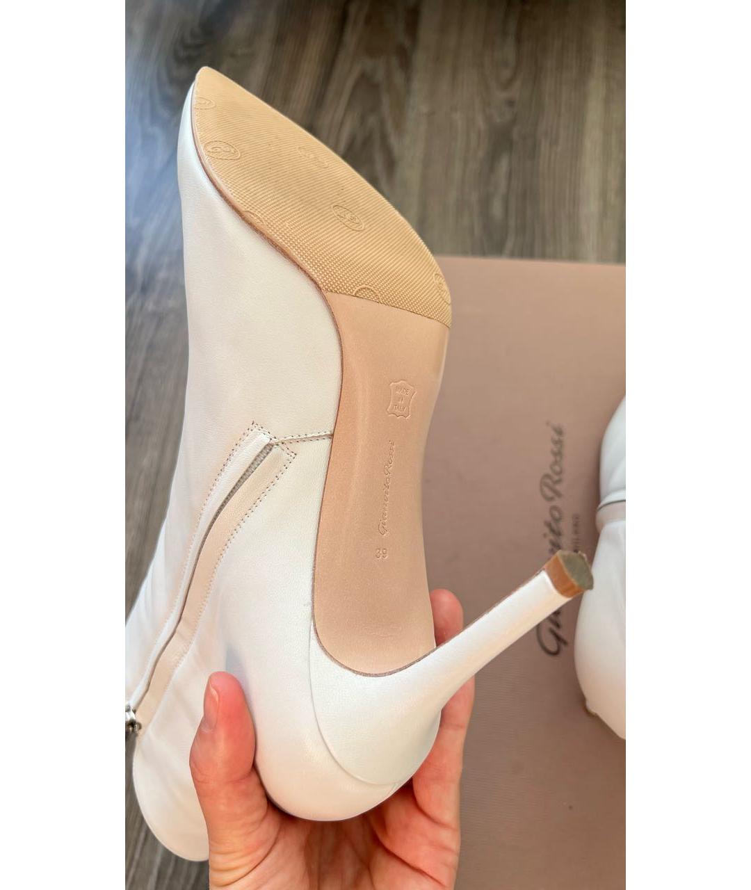 GIANVITO ROSSI Белые кожаные ботильоны, фото 6