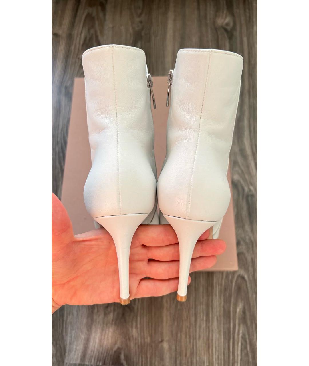 GIANVITO ROSSI Белые кожаные ботильоны, фото 4
