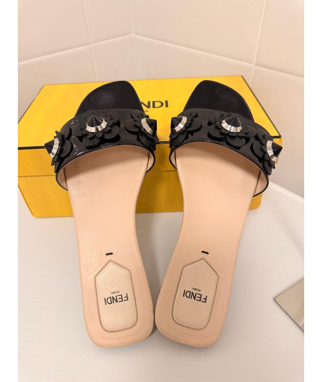 FENDI Черные шлепанцы из лакированной кожи, фото 3