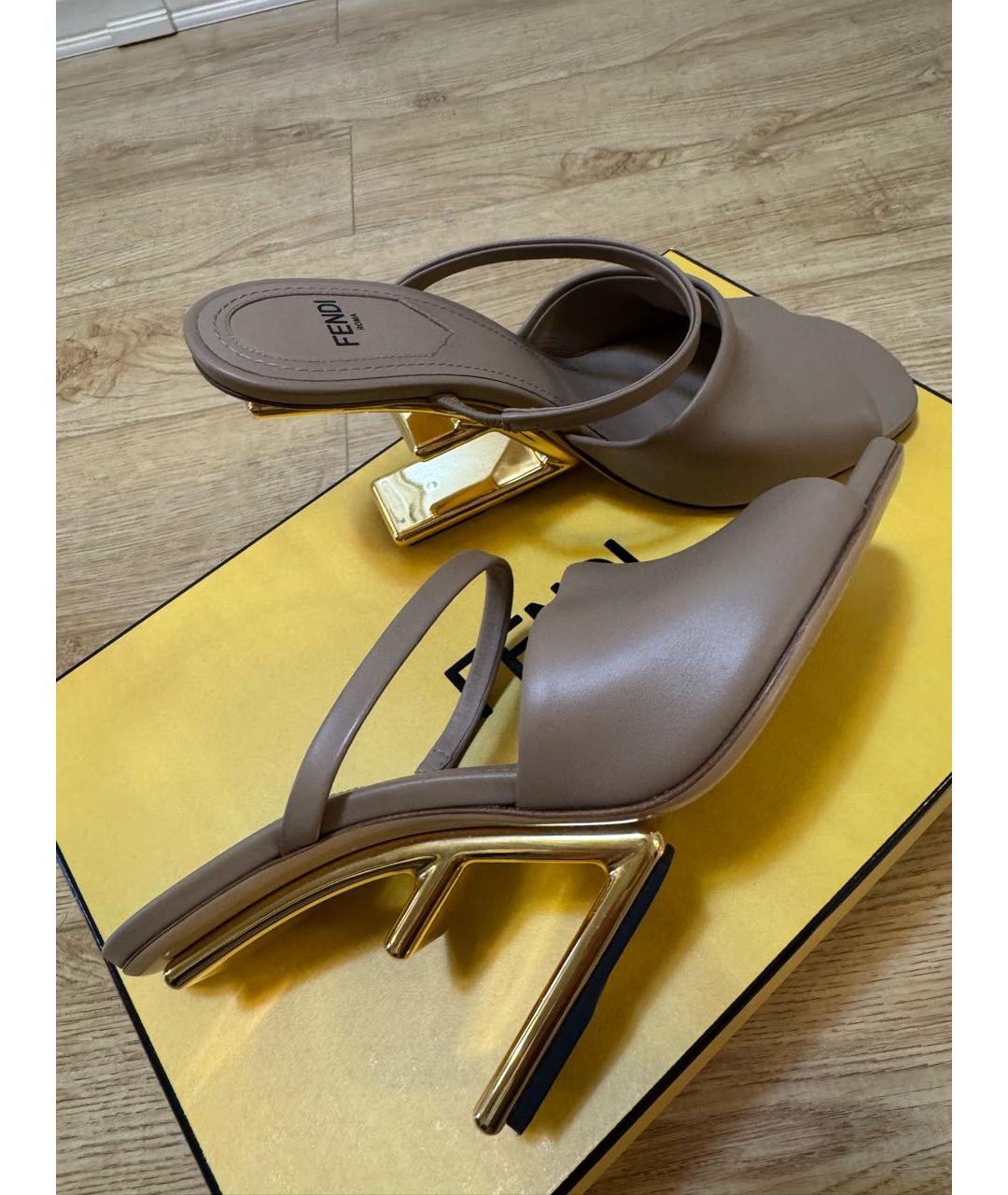 FENDI Бежевые кожаные босоножки, фото 4