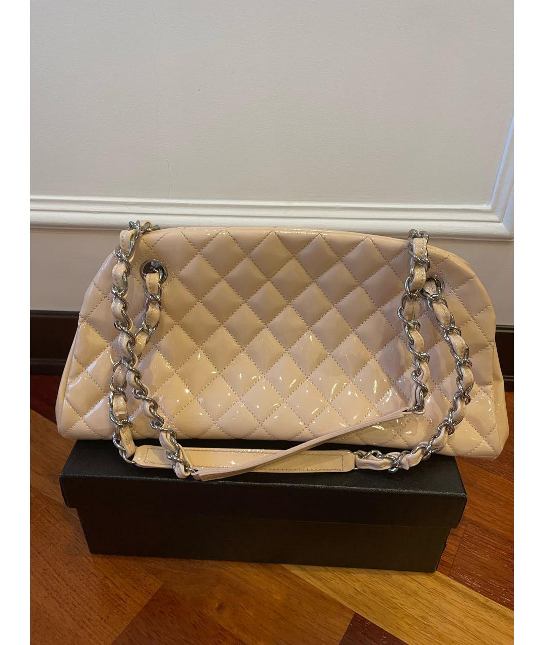 CHANEL Розовая сумка с короткими ручками из лакированной кожи, фото 3