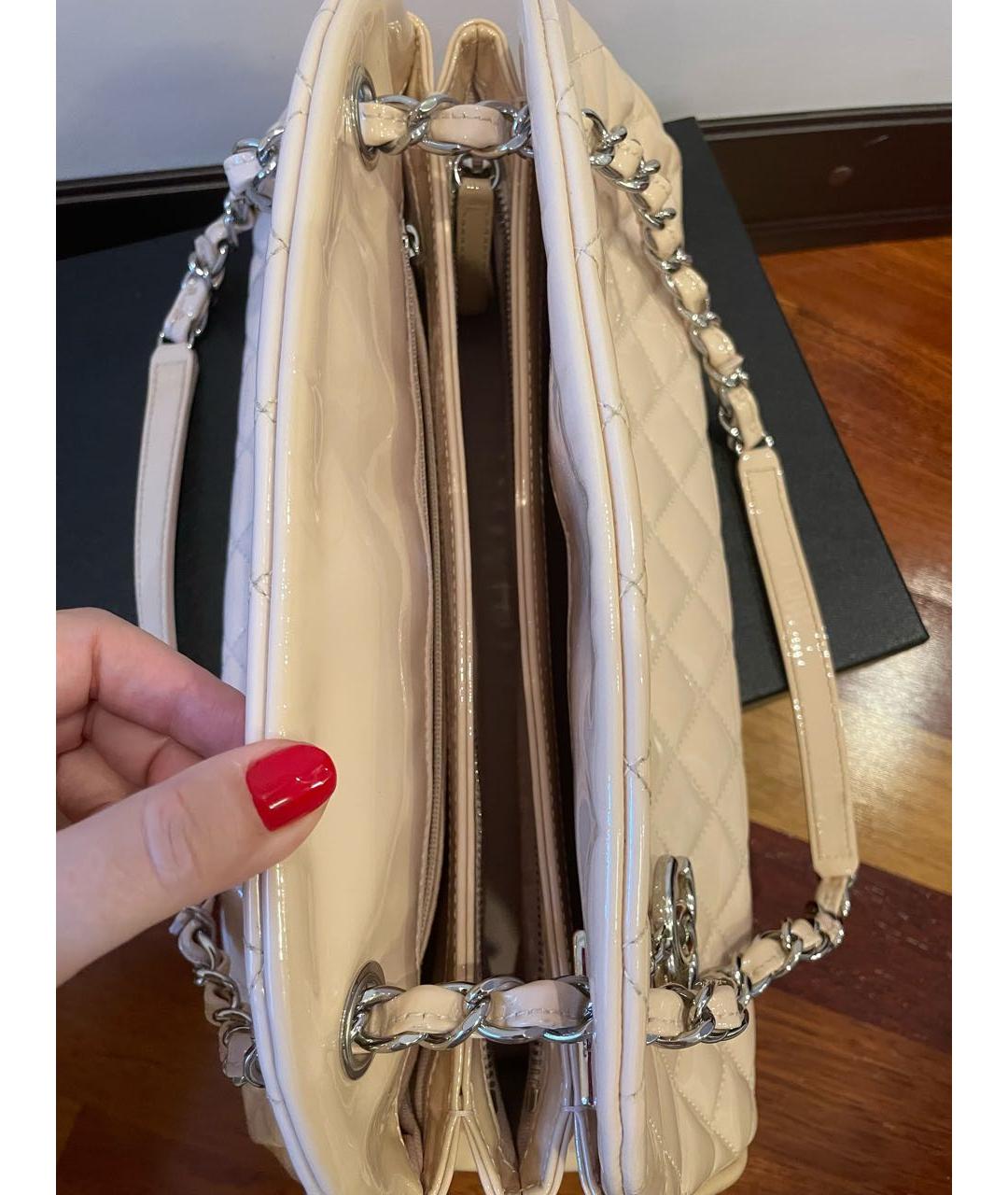 CHANEL Розовая сумка с короткими ручками из лакированной кожи, фото 4