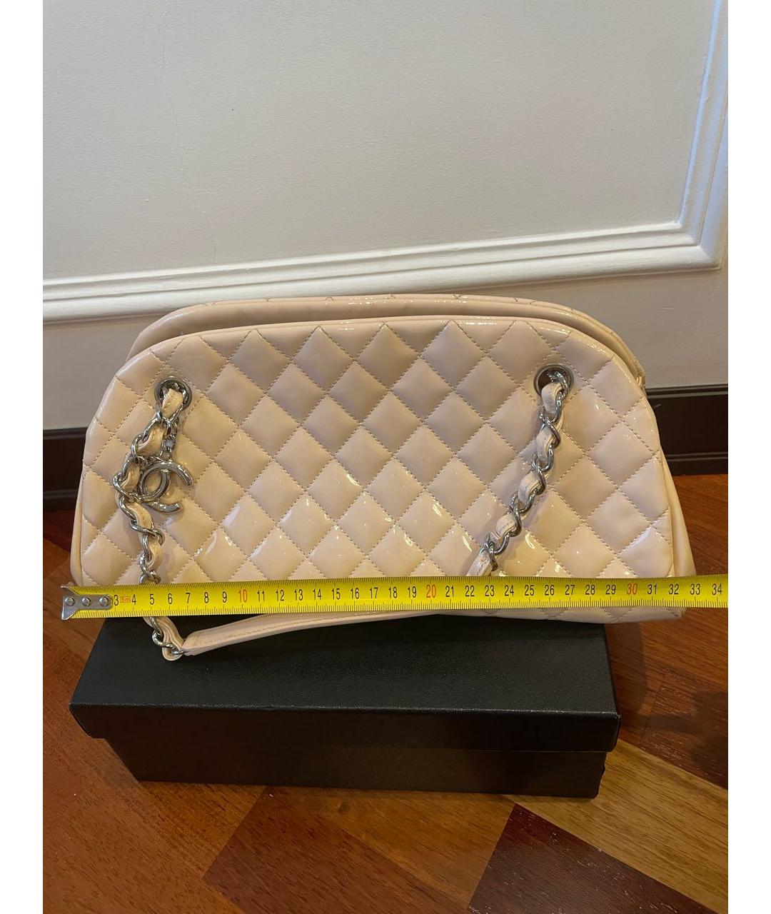 CHANEL Розовая сумка с короткими ручками из лакированной кожи, фото 8