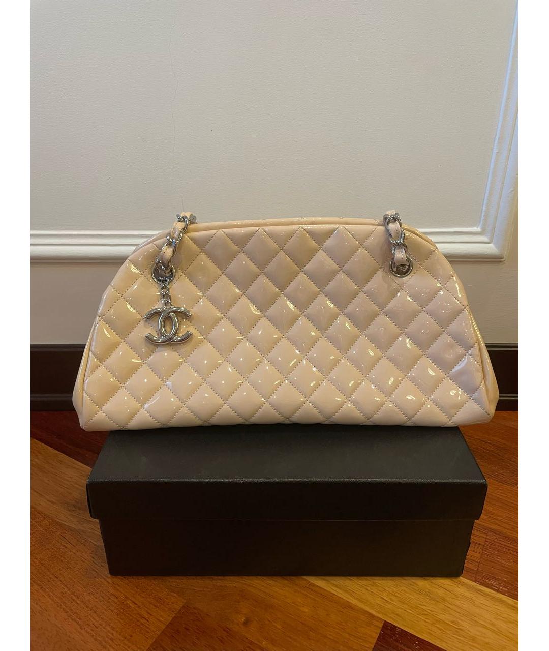 CHANEL Розовая сумка с короткими ручками из лакированной кожи, фото 9