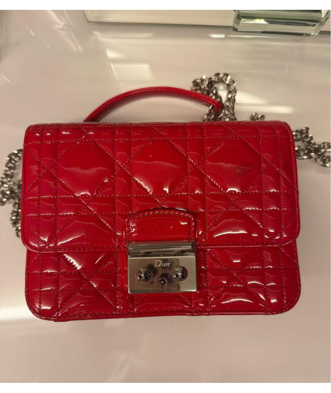 CHRISTIAN DIOR Красная сумка через плечо из лакированной кожи, фото 8