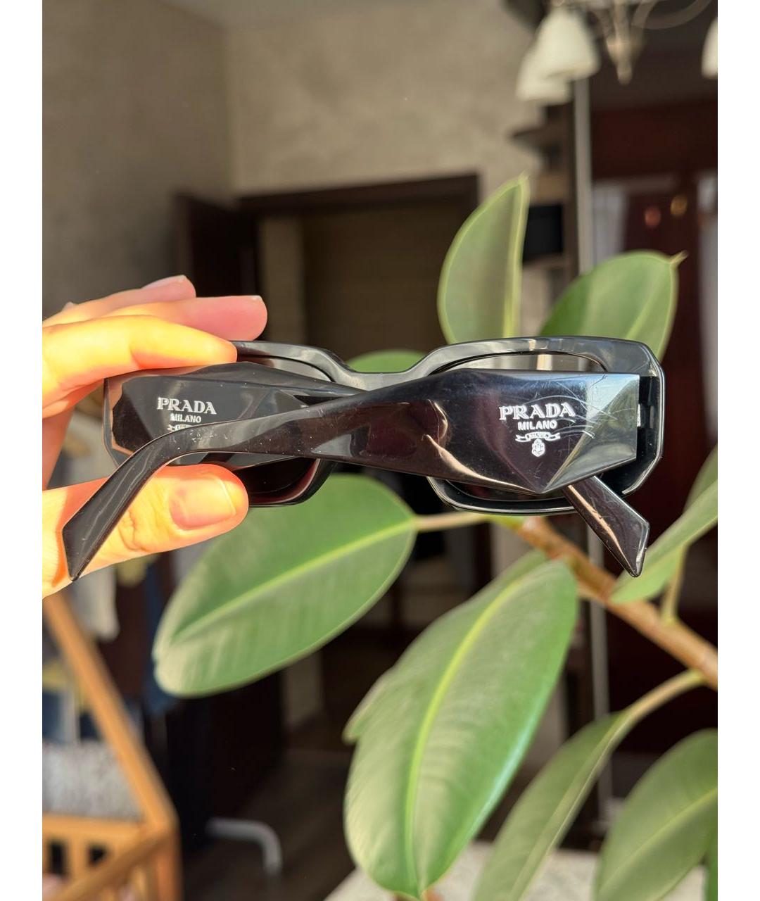PRADA Черные пластиковые солнцезащитные очки, фото 3