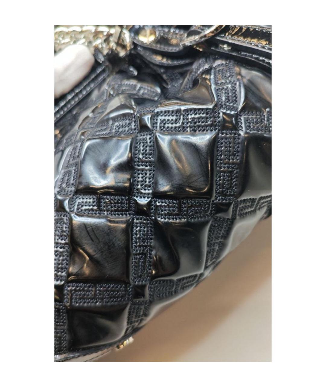 VERSACE Черная сумка с короткими ручками из лакированной кожи, фото 8