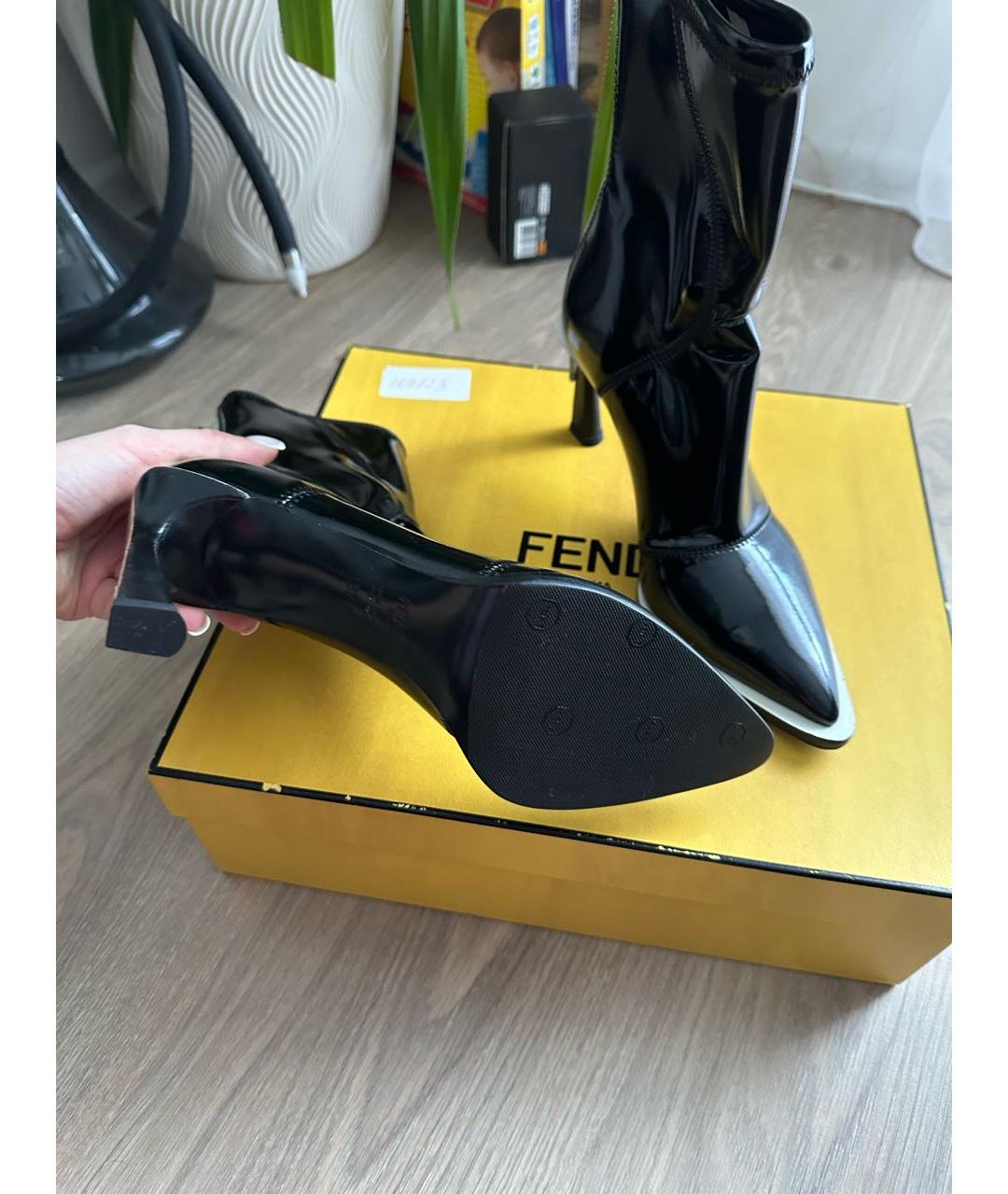FENDI Черные полусапоги из лакированной кожи, фото 3