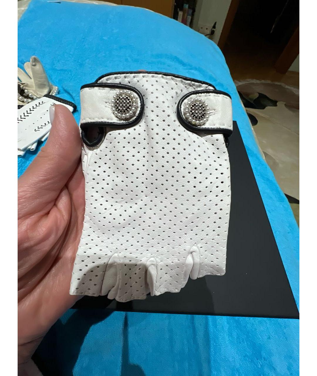 CHANEL Белые кожаные митенки, фото 3