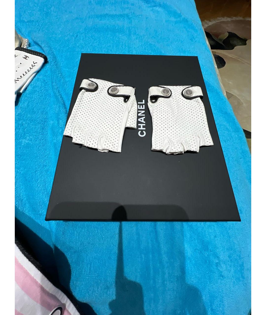 CHANEL Белые кожаные митенки, фото 5