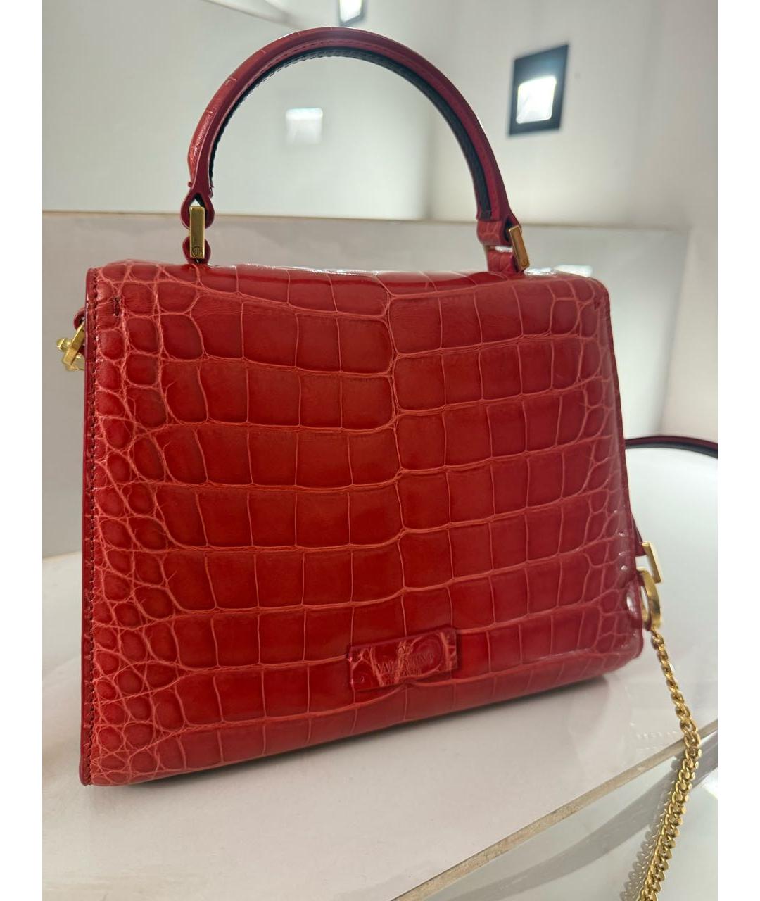 VALENTINO Красная сумка с короткими ручками из экзотической кожи, фото 2
