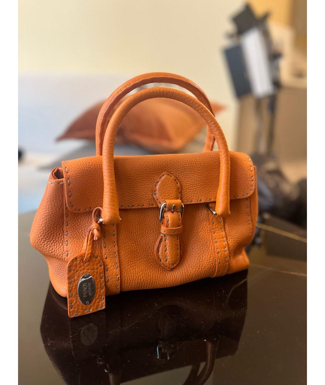 FENDI Горчичная кожаная сумка с короткими ручками, фото 4
