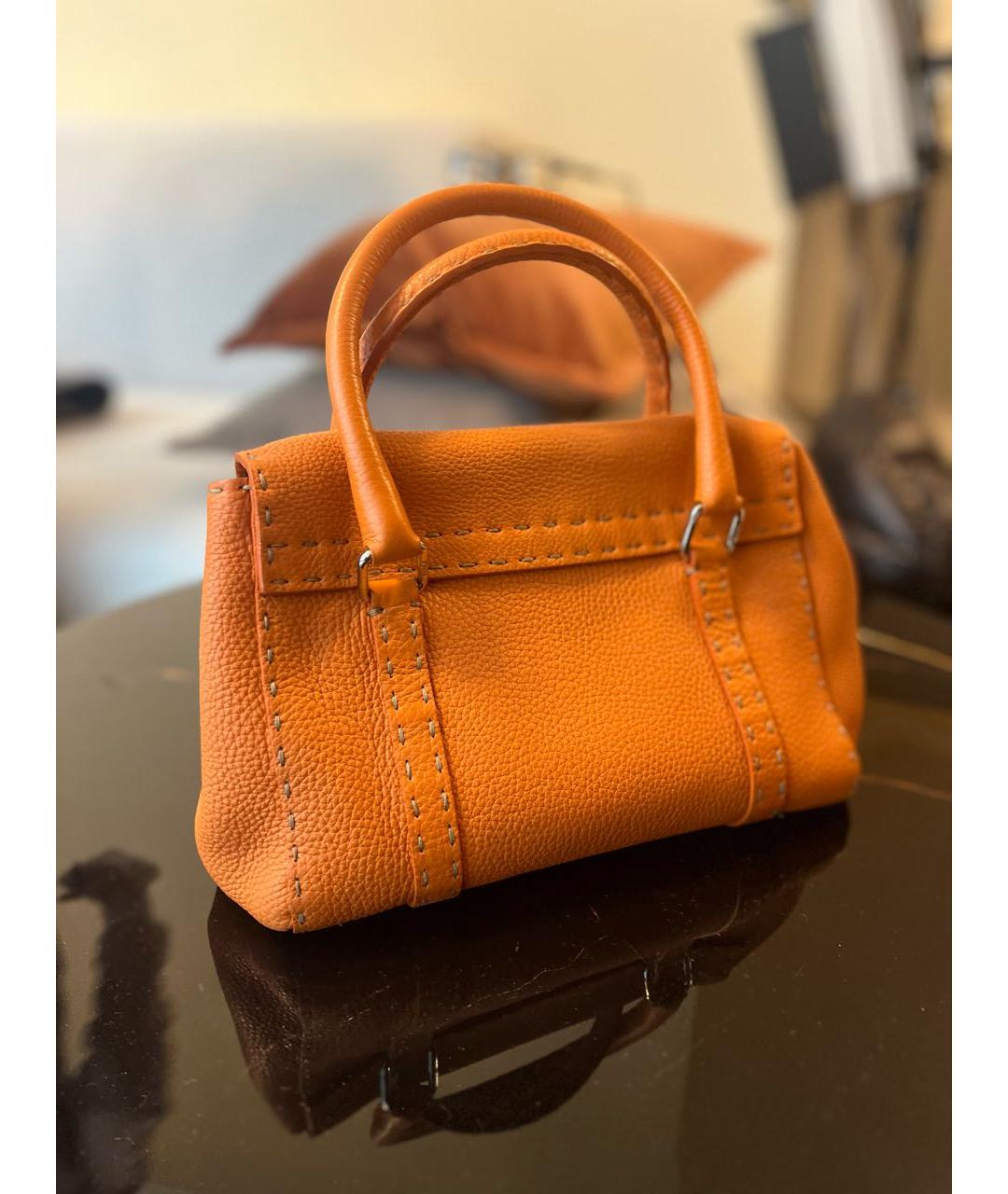 FENDI Горчичная кожаная сумка с короткими ручками, фото 2