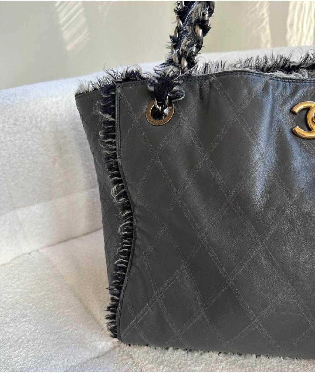 CHANEL Антрацитовая твидовая сумка с короткими ручками, фото 6