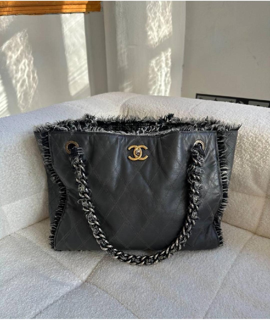 CHANEL Антрацитовая твидовая сумка с короткими ручками, фото 9