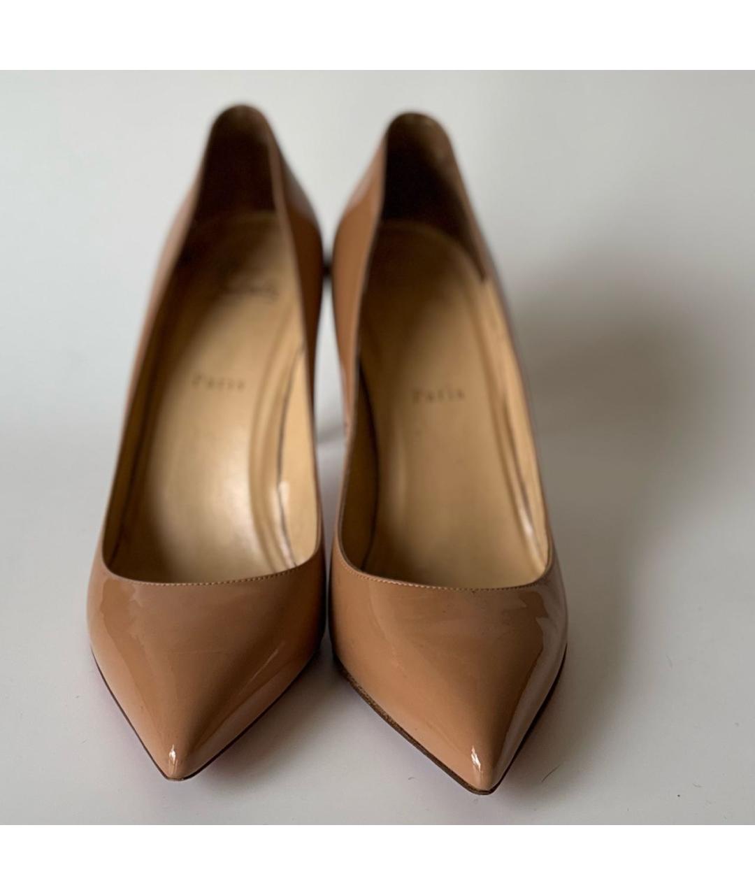 CHRISTIAN LOUBOUTIN Бежевые туфли из лакированной кожи, фото 2