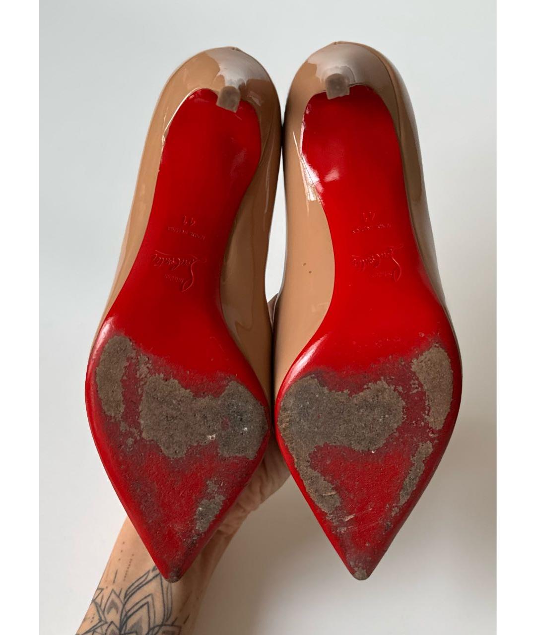 CHRISTIAN LOUBOUTIN Бежевые туфли из лакированной кожи, фото 6