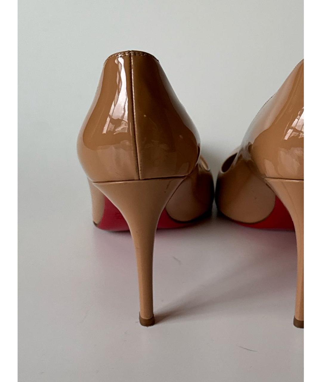 CHRISTIAN LOUBOUTIN Бежевые туфли из лакированной кожи, фото 4