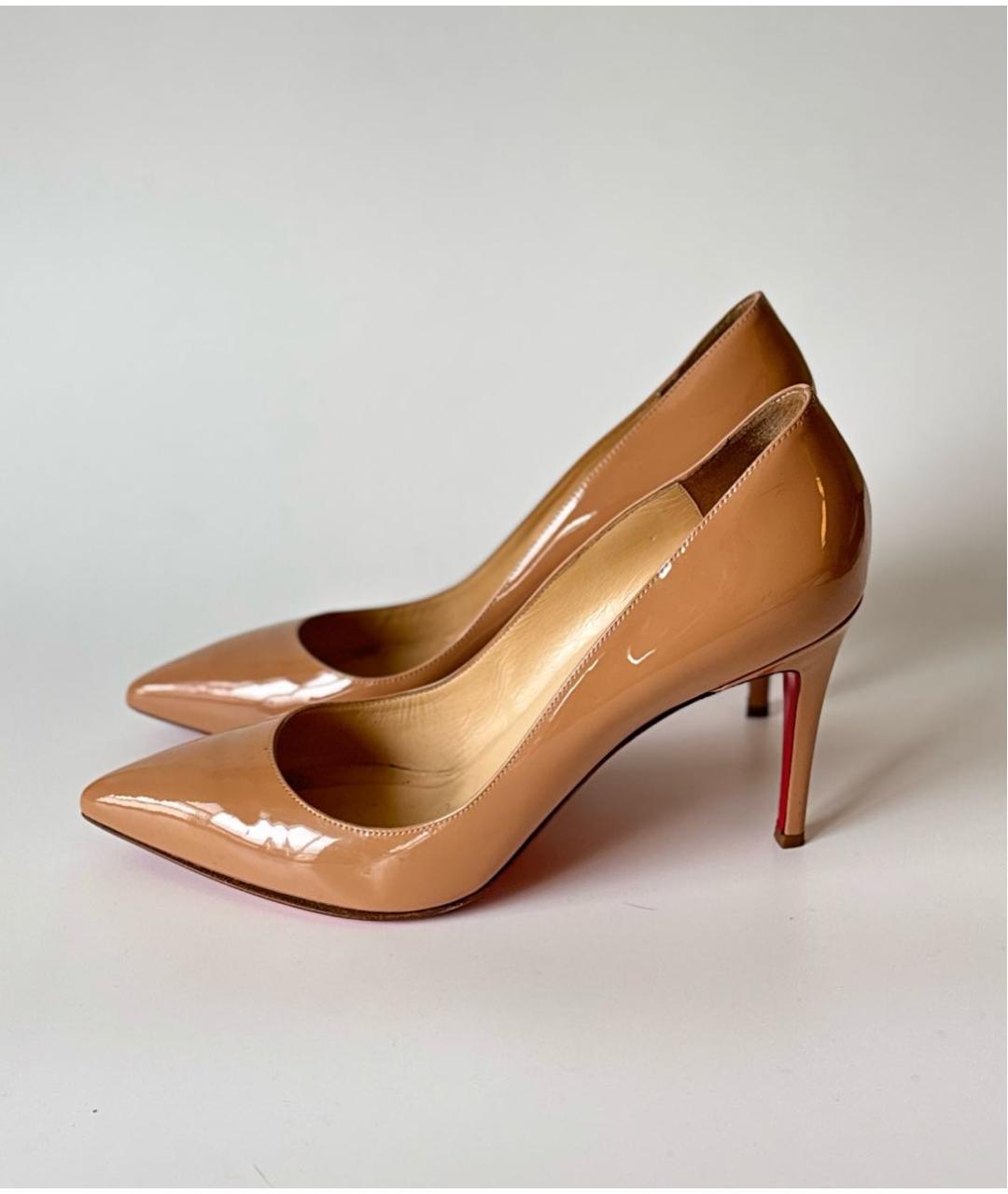 CHRISTIAN LOUBOUTIN Бежевые туфли из лакированной кожи, фото 8