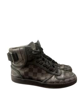 LOUIS VUITTON Высокие кроссовки / кеды
