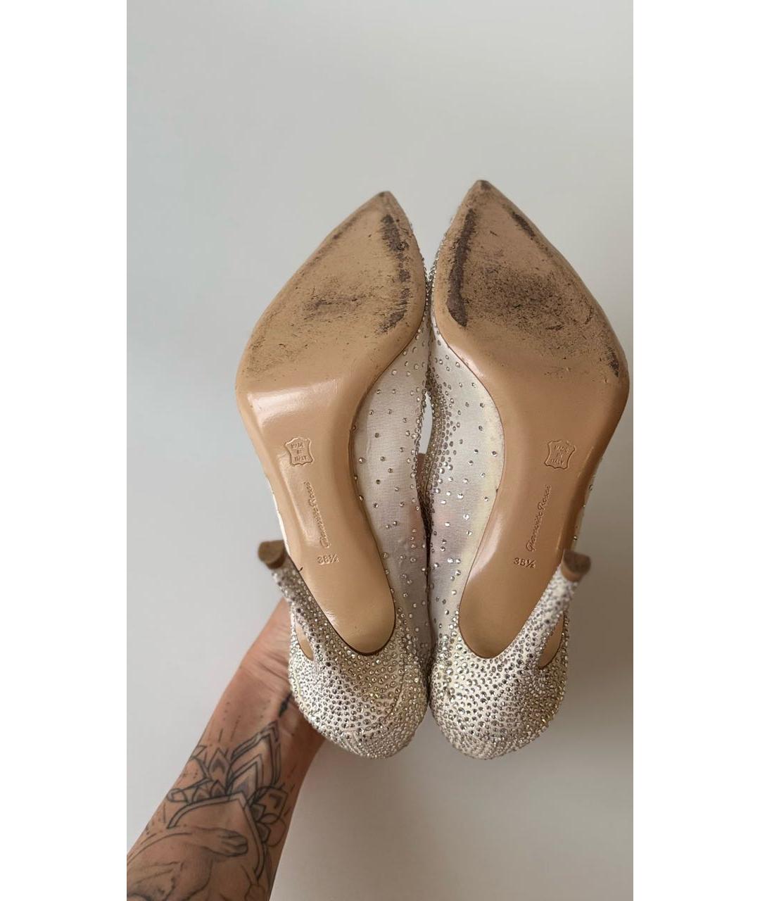 GIANVITO ROSSI Белые текстильные свадебные туфли на среднем каблуке, фото 5