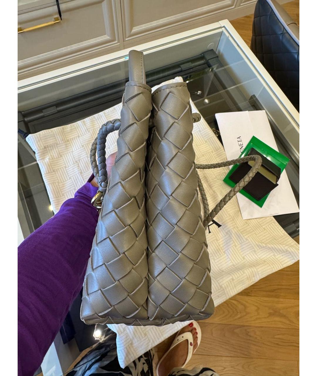 BOTTEGA VENETA Серая кожаная сумка с короткими ручками, фото 2
