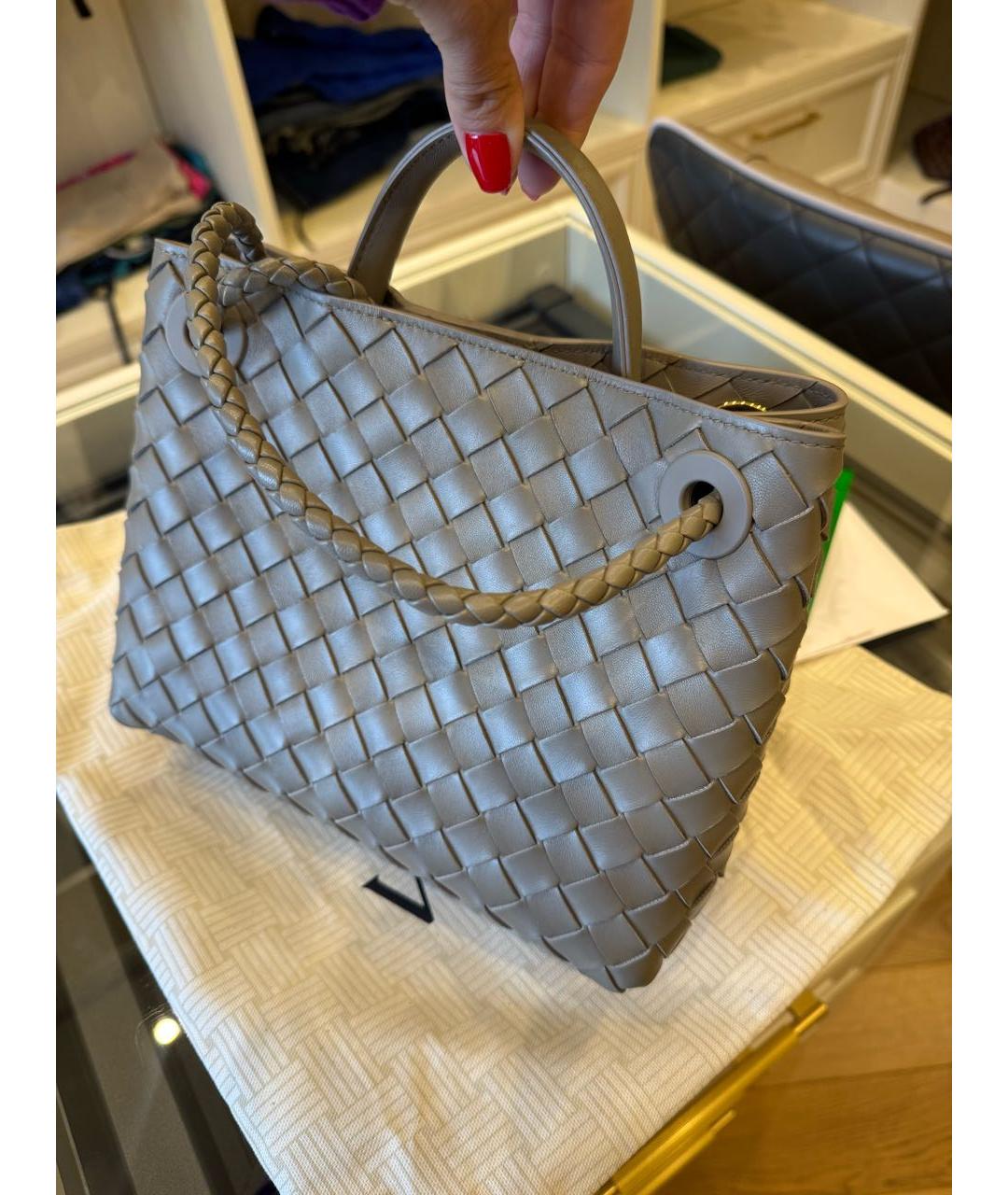 BOTTEGA VENETA Серая кожаная сумка с короткими ручками, фото 6