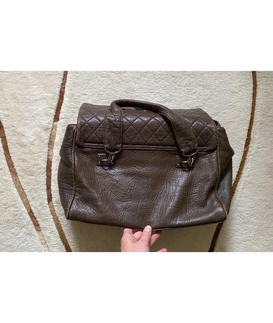 CHANEL Коричневая кожаная сумка с короткими ручками, фото 5