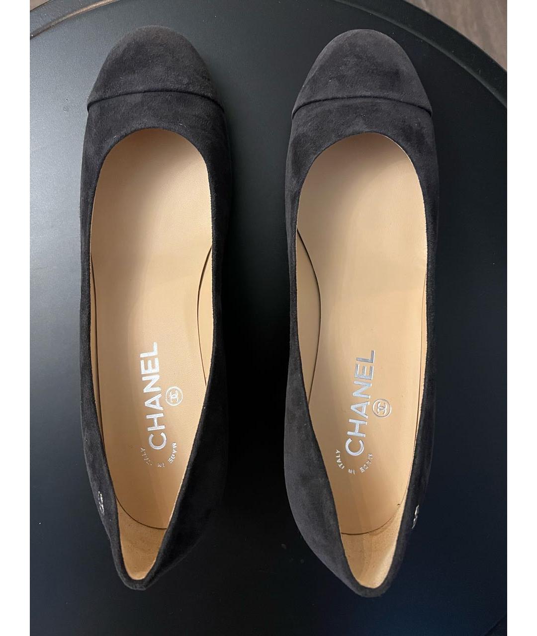 CHANEL Антрацитовые замшевые туфли, фото 3