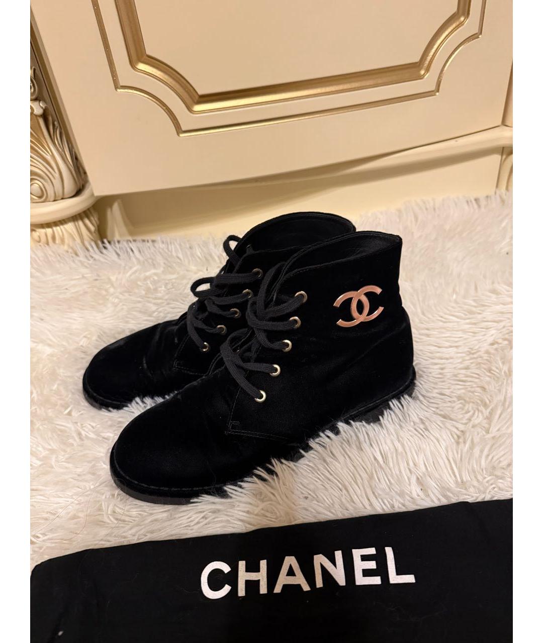 CHANEL Черные бархатные ботинки, фото 4