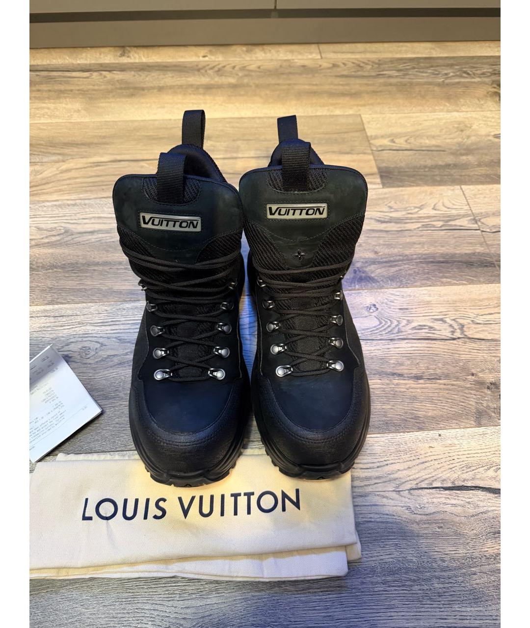 LOUIS VUITTON Черные нубуковые высокие ботинки, фото 2