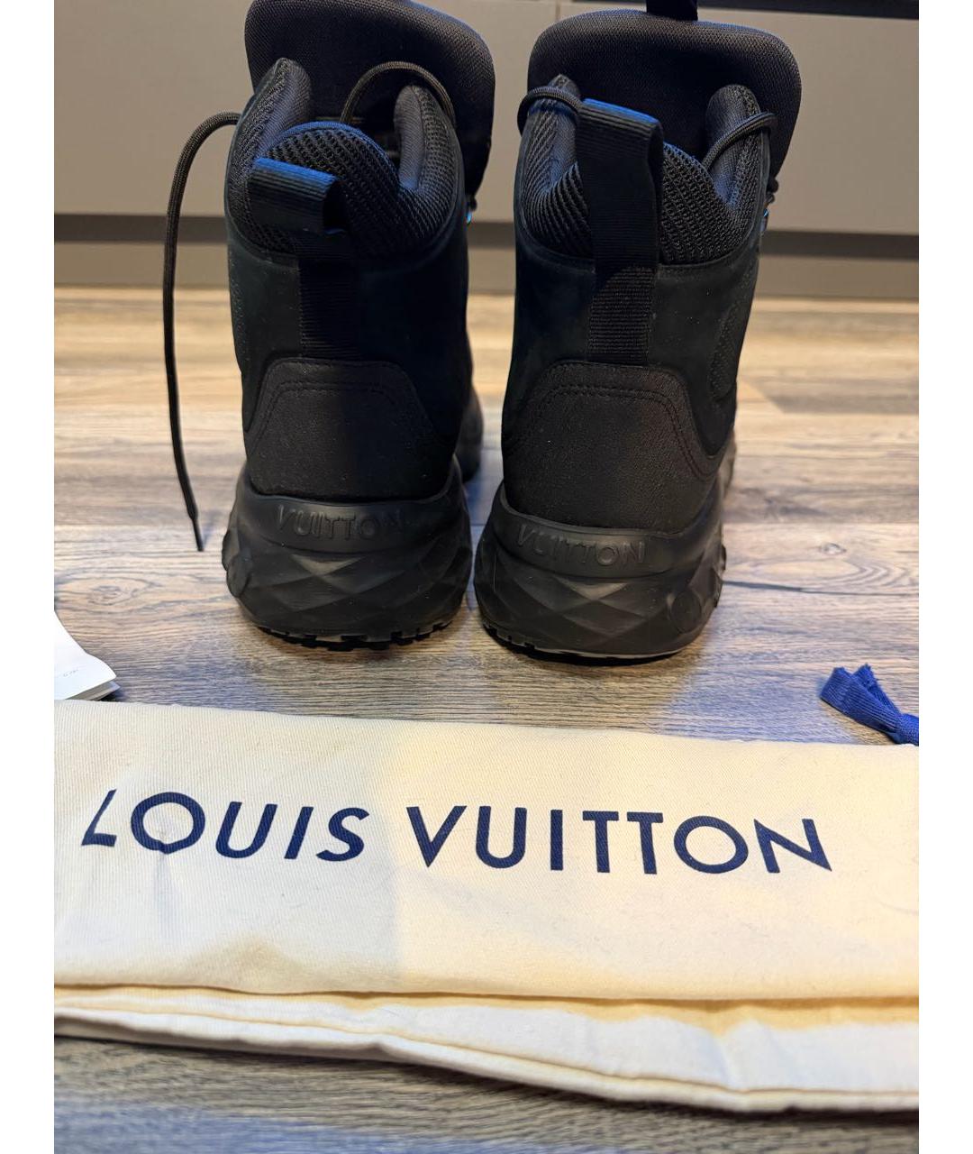 LOUIS VUITTON Черные нубуковые высокие ботинки, фото 4