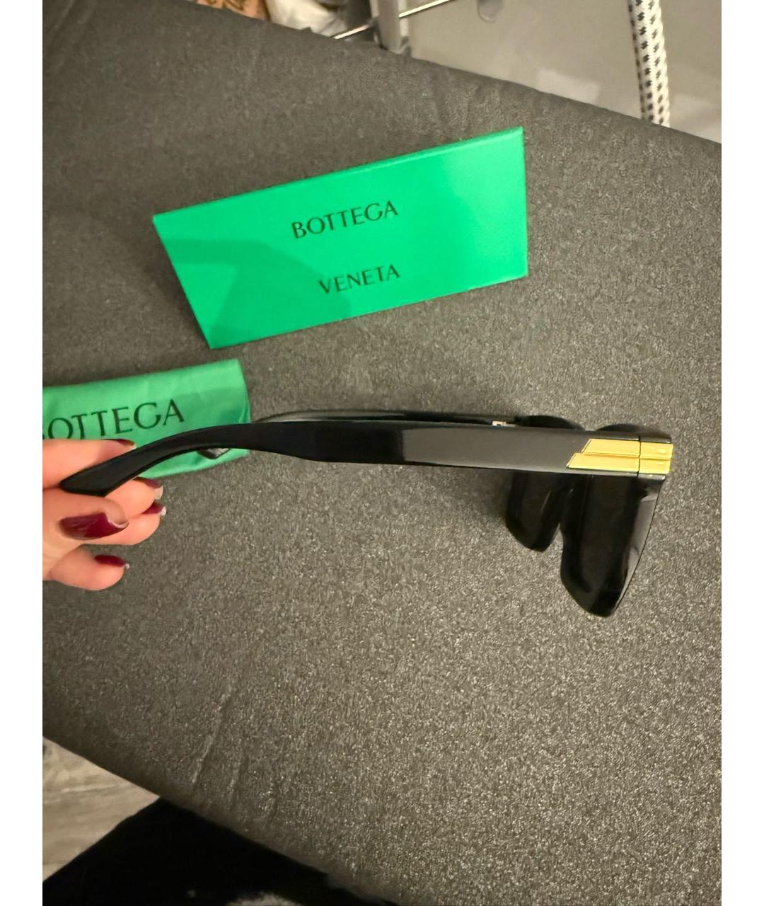 BOTTEGA VENETA Черные пластиковые солнцезащитные очки, фото 3