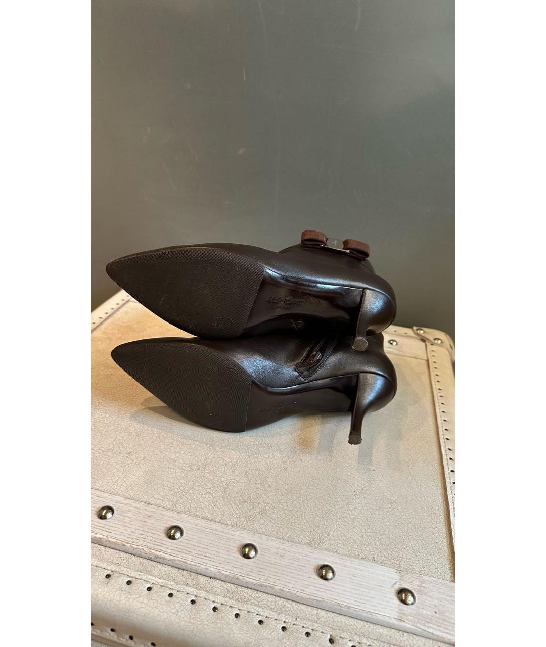 FERRAGAMO Коричневые кожаные ботильоны, фото 5