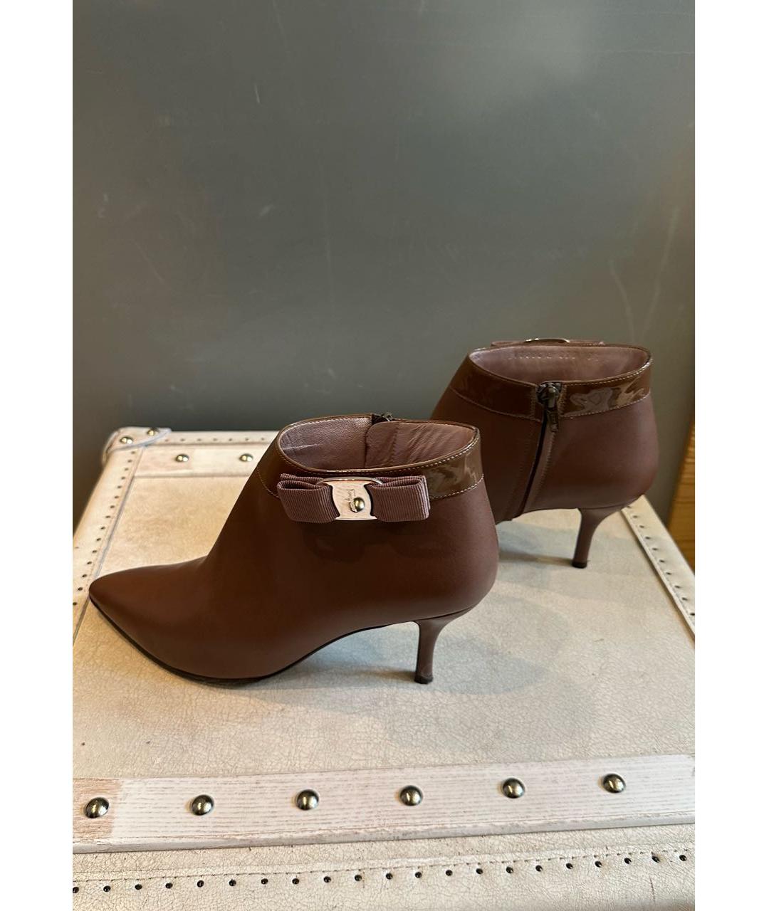 FERRAGAMO Коричневые кожаные ботильоны, фото 3