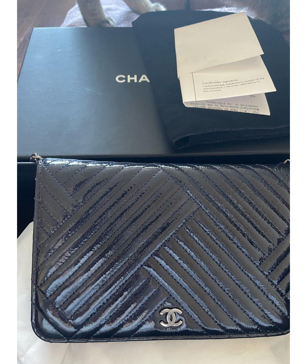 CHANEL Темно-синяя сумка через плечо из лакированной кожи, фото 2