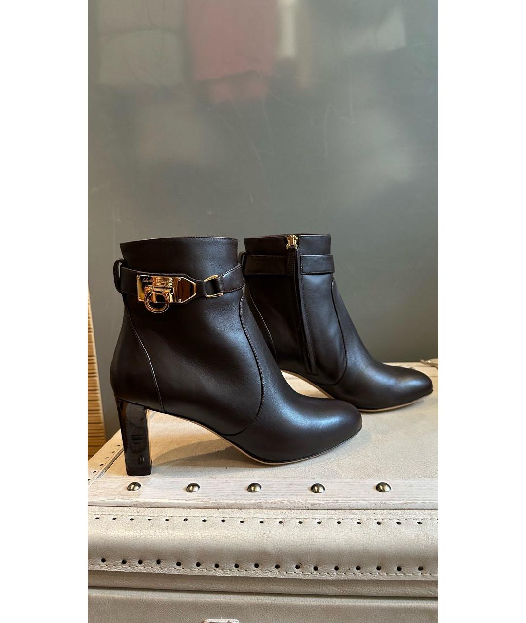 FERRAGAMO Коричневые кожаные ботильоны, фото 5