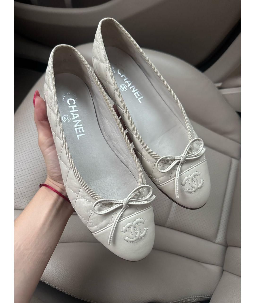 CHANEL Бежевые кожаные балетки, фото 2