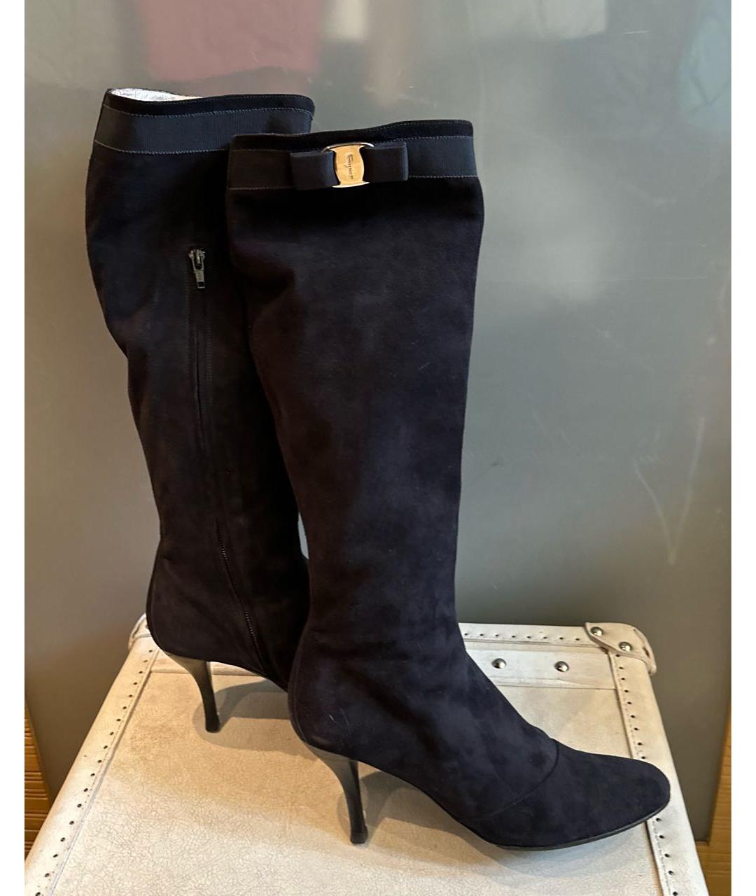 FERRAGAMO Черные замшевые сапоги, фото 4