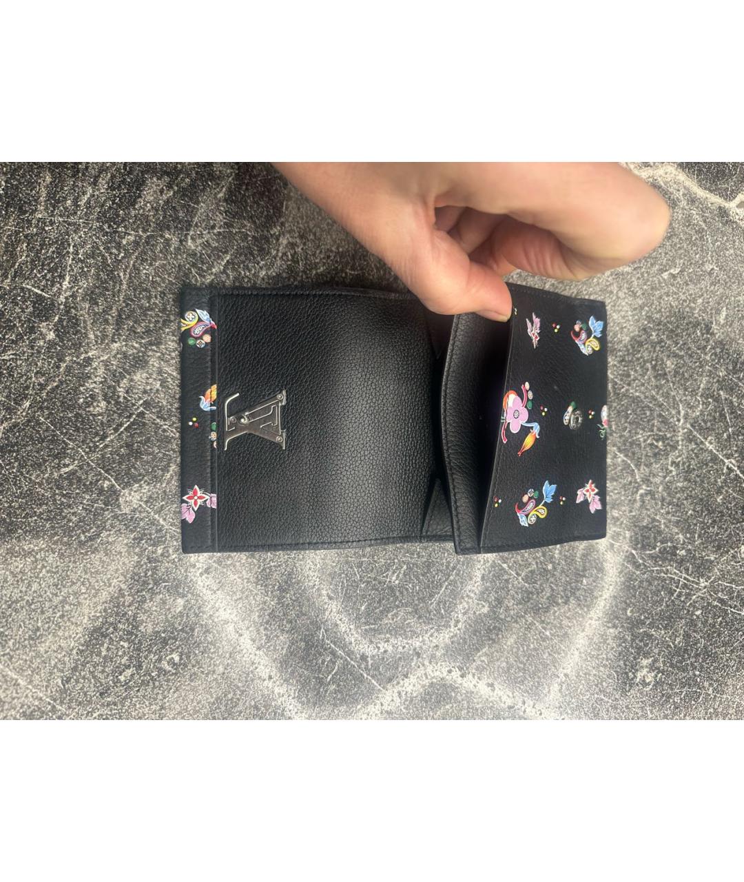 LOUIS VUITTON Черный кожаный кошелек, фото 4