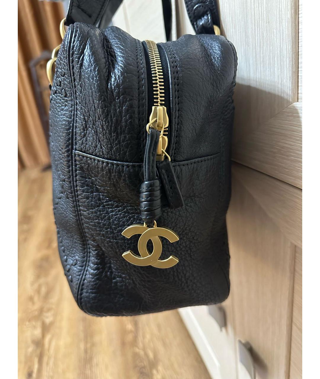 CHANEL Черная кожаная сумка с короткими ручками, фото 2