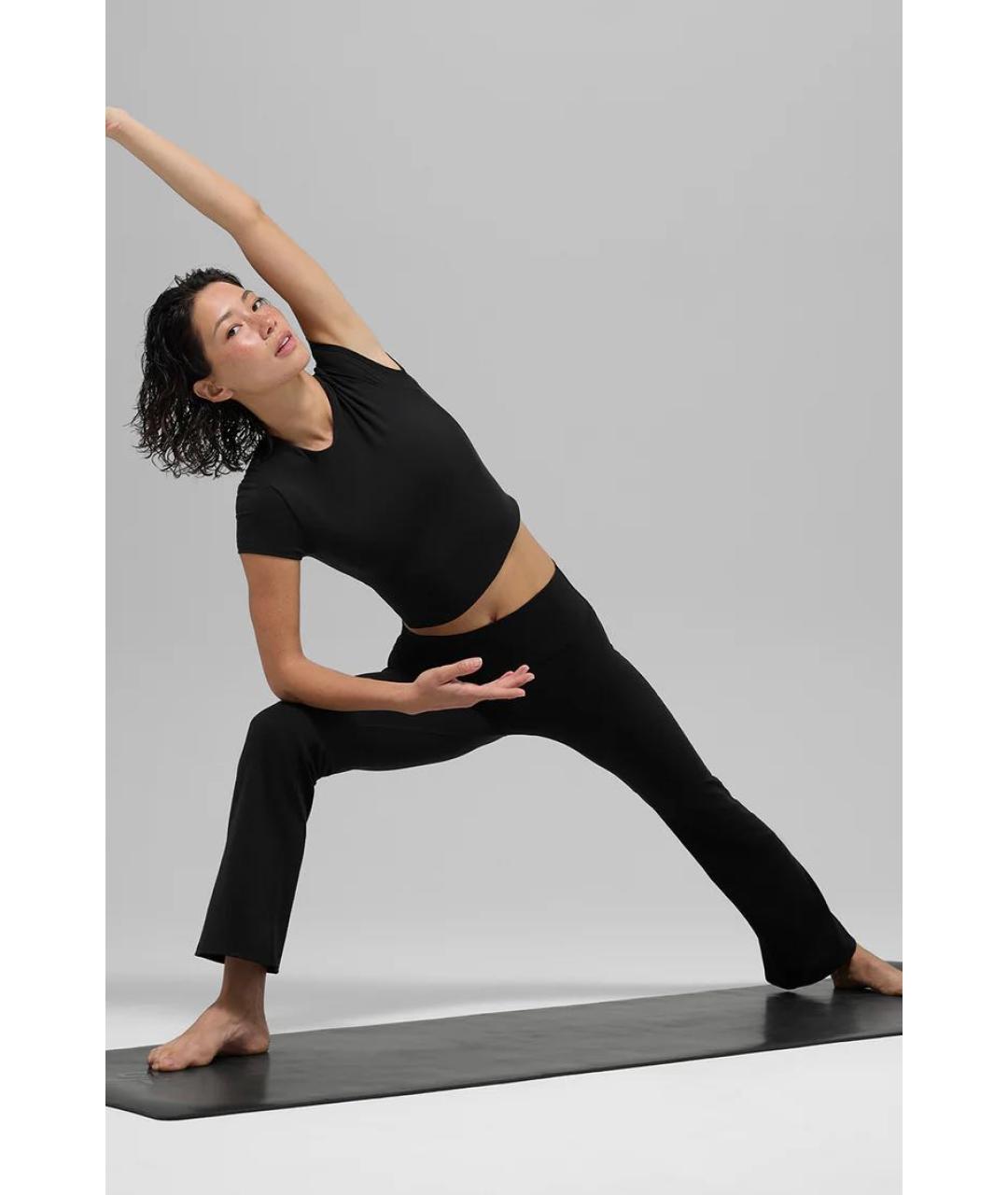 ALO YOGA Черные синтетические леггинсы и велосипедки, фото 6
