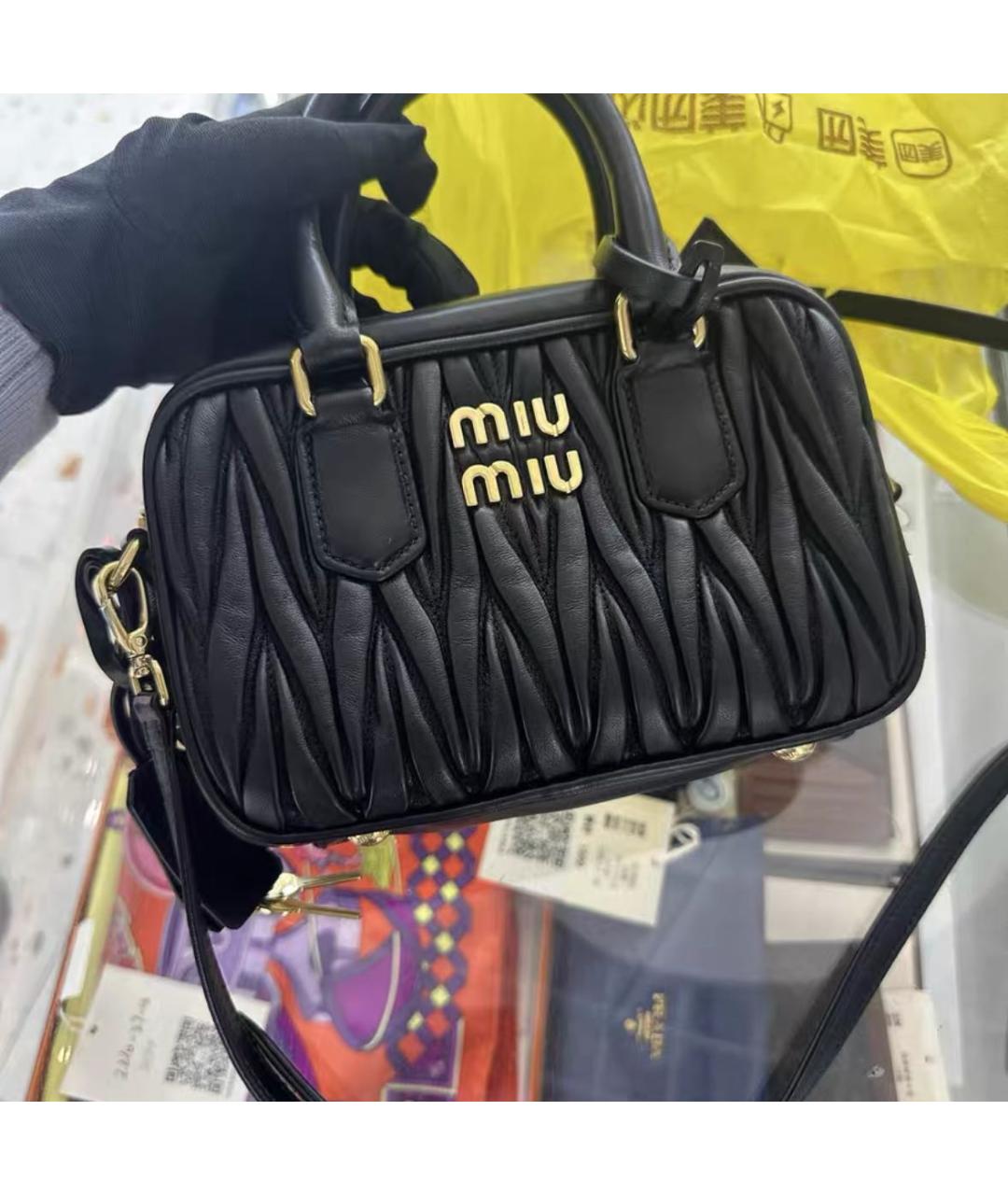 MIU MIU Черная кожаная сумка через плечо, фото 2