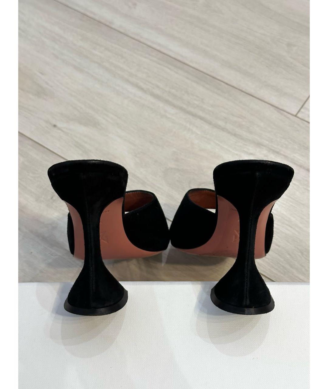 Amina Muaddi Черные замшевые босоножки, фото 3